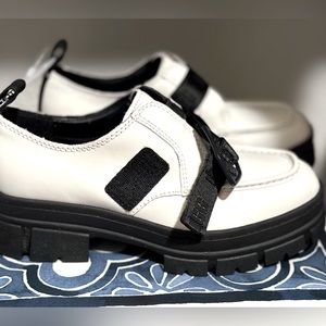 UGG Ashton women’s boot